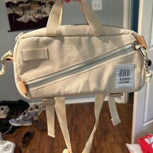 Top designs zippered Fanny pack